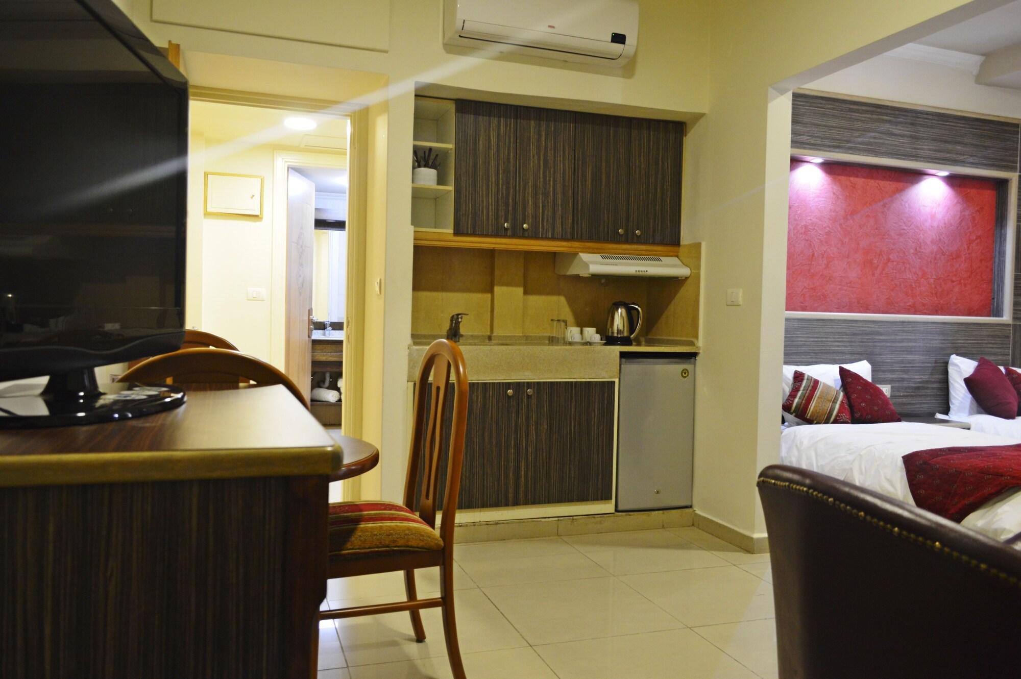 Elysee Aparthotel 3*