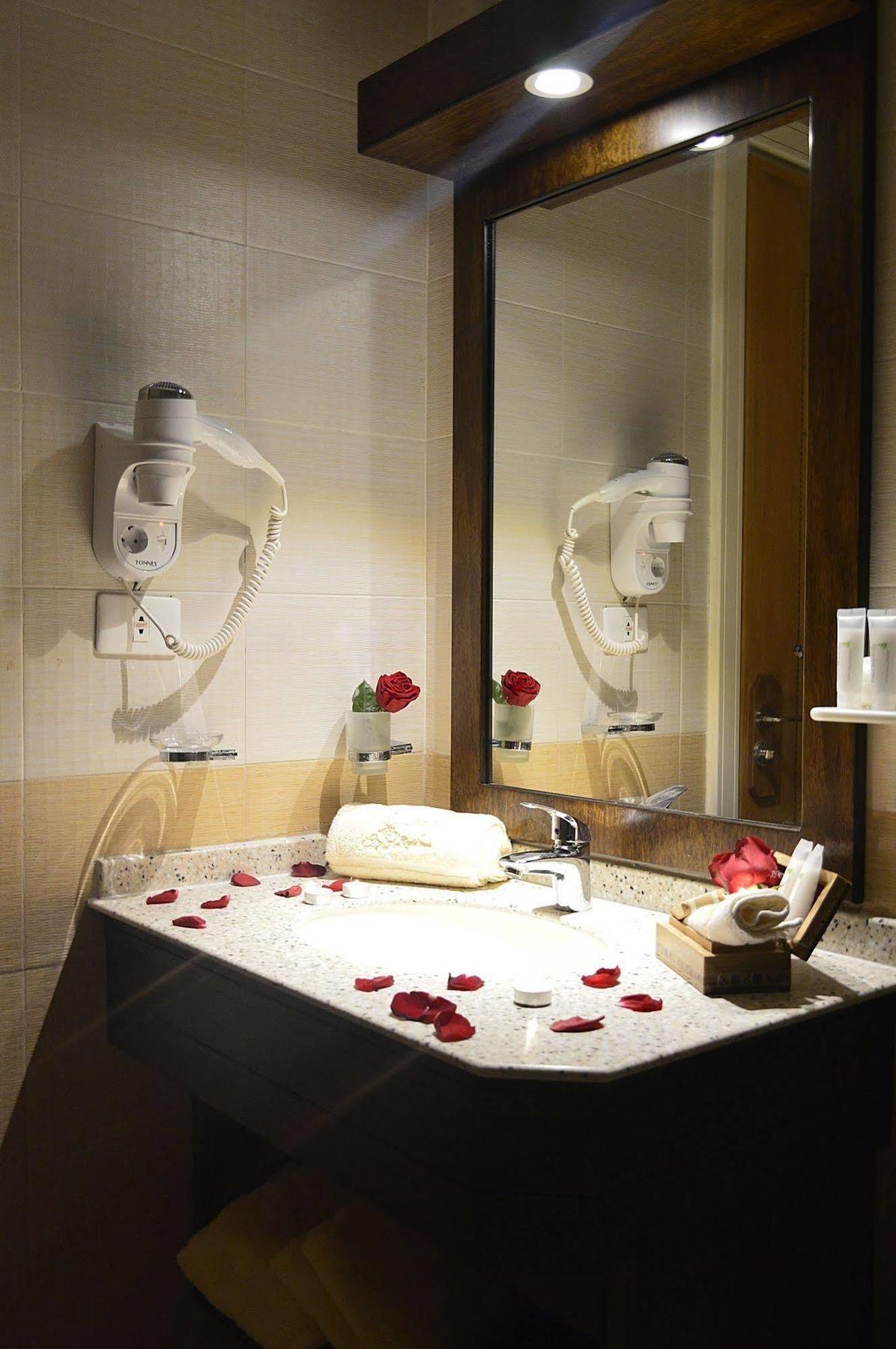 Elysee Aparthotel 3*